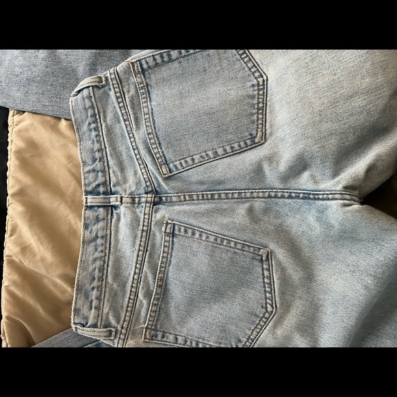 Light Wash Mom Jeans - Picture 3 of 5